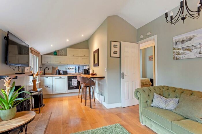 1 Bedroom House To Rent In King Edward House River Road, SL4