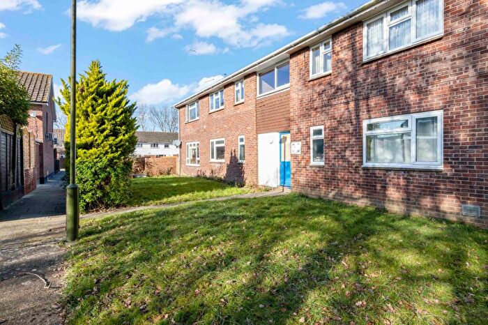 3 Bedroom Flat For Sale In Hedge End, Barnham, PO22