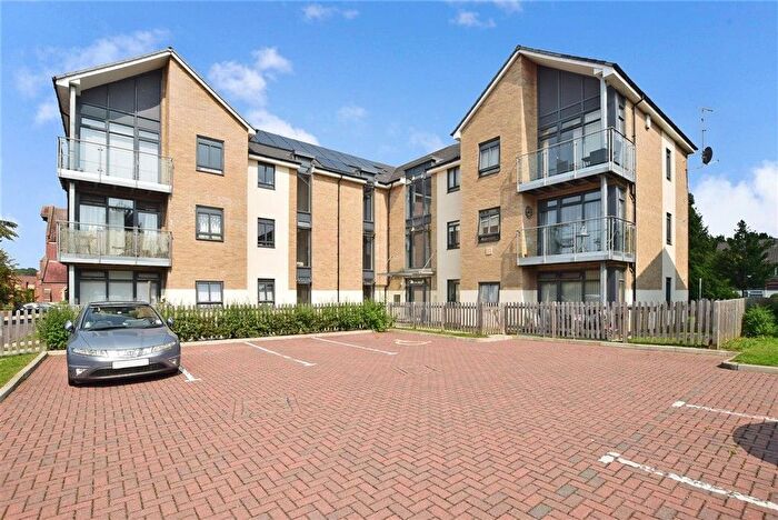 1 Bedroom Flat For Sale In Carlton Road, Redhill, Surrey, RH1