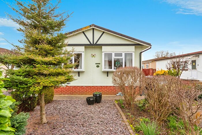 2 Bedroom Mobile/park Home For Sale In Allington Gardens, Allington, Grantham, NG32