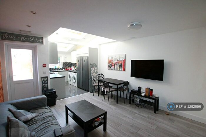 6 Bedroom Terraced House To Rent In St. Edwards Road, Reading, RG6