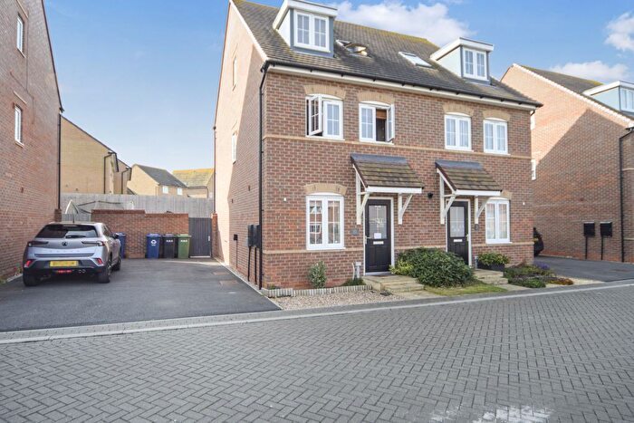 3 Bedroom Semi-detached House For Sale In Hendrey Place, Godmanchester, PE29