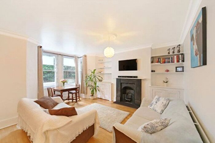 2 Bedroom Flat To Rent In Netherwood Road, Brook Green, London, W14