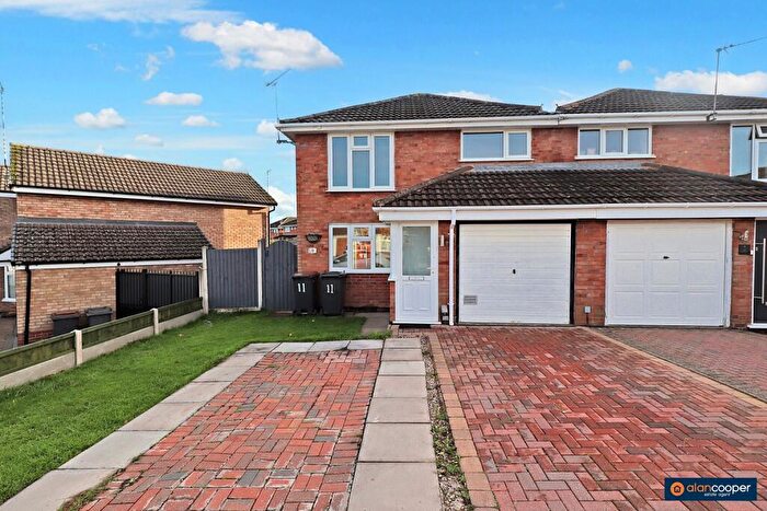 3 Bedroom Semi Detached House For Sale In Somerset Drive, Stockingford, Nuneaton, CV10