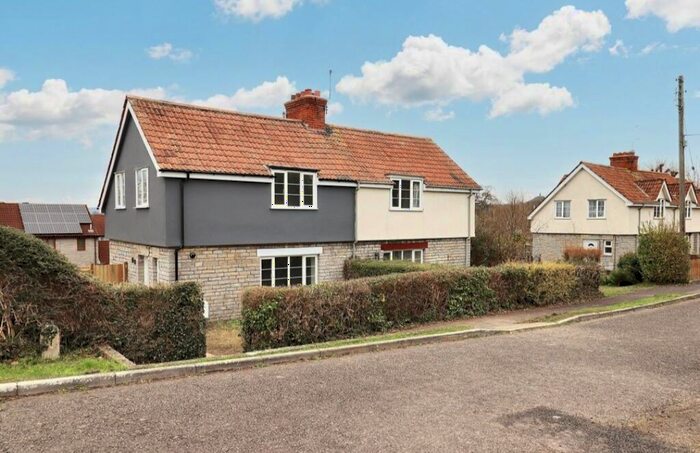 3 Bedroom Semi-Detached House To Rent In Grange Avenue, Street, BA16