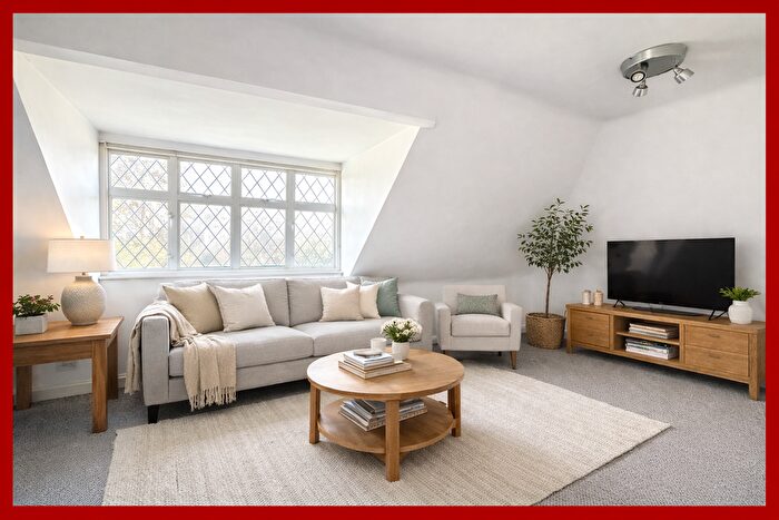 3 Bedroom Flat To Rent In Hutton Grove, London, N12