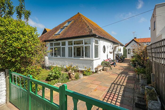 4 Bedroom Bungalow For Sale In Hereward Avenue, Birchington, Kent, CT7