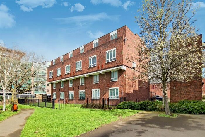 2 Bedroom Maisonette To Rent In Estridge Close, Hounslow, TW3