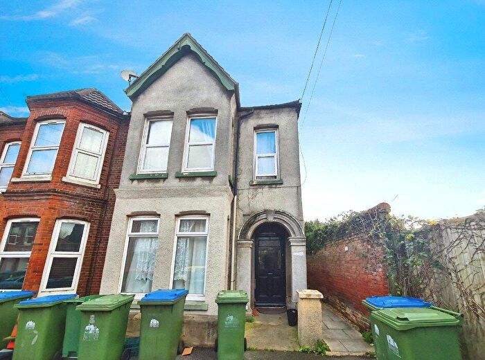 3 Bedroom Flat To Rent In Rigby Road, Southampton, Hampshire, SO17