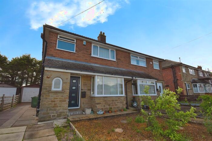 3 Bedroom Semi-Detached House To Rent In Hayfield Avenue, Huddersfield, HD3