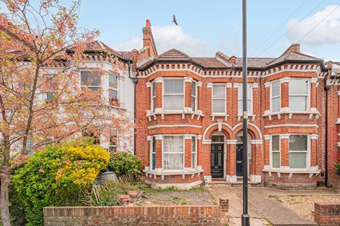 2 Bedroom Flat To Rent In Pathfield Road, Streatham Common, London, SW16