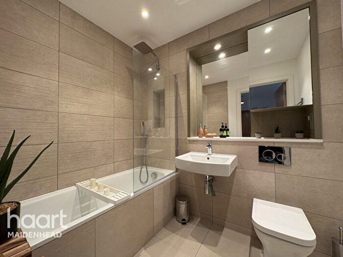 1 Bedroom Apartment For Sale In Clivemount Road, Maidenhead, SL6