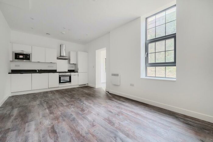 1 Bedroom Flat To Rent In New Road Rochester, ME1