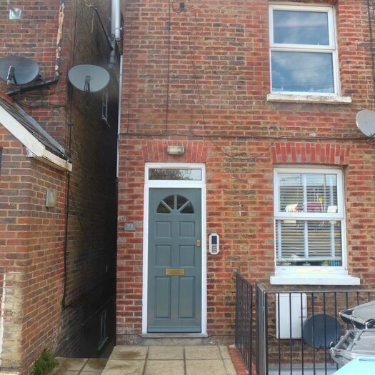 1 Bedroom Flat To Rent In Queens Road, East Grinstead, RH19