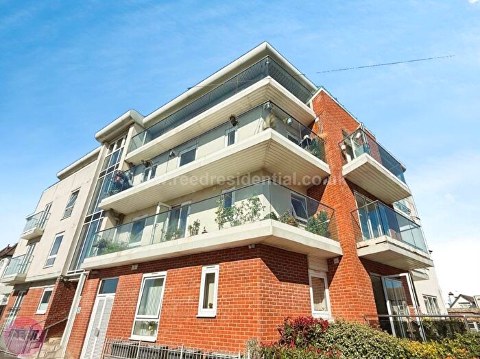 2 Bedroom Flat To Rent In Leigh Road, Leigh On Sea, SS9