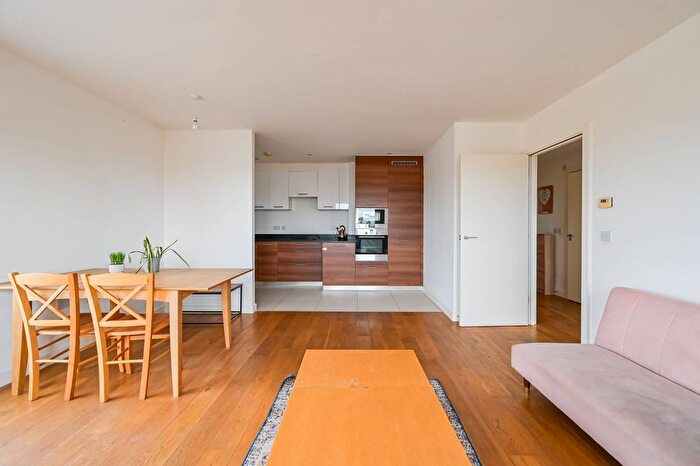 2 Bedroom Flat For Sale In Forge Square, Docklands, London, E14