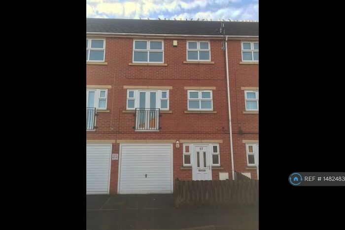2 Bedroom End Of Terrace House To Rent In Cow Close Road, Leeds, LS12
