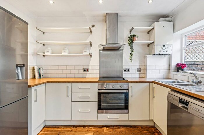 2 Bedroom Flat To Rent In Bollo Bridge Road, Springfield Park, W3