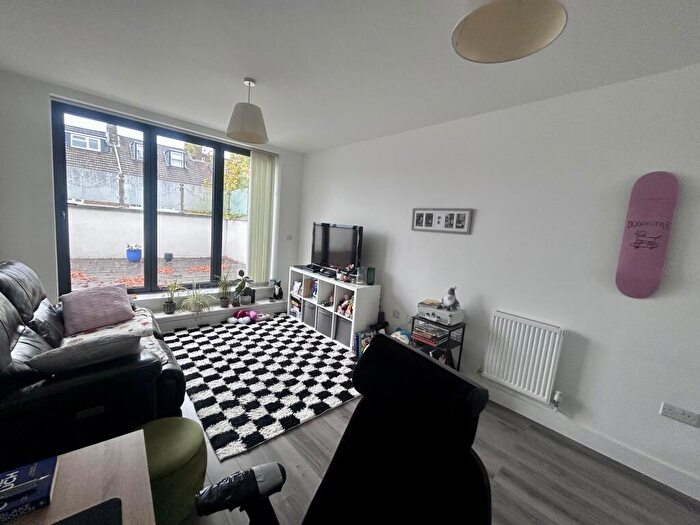 1 Bedroom Flat To Rent In Landfield Court, SE25