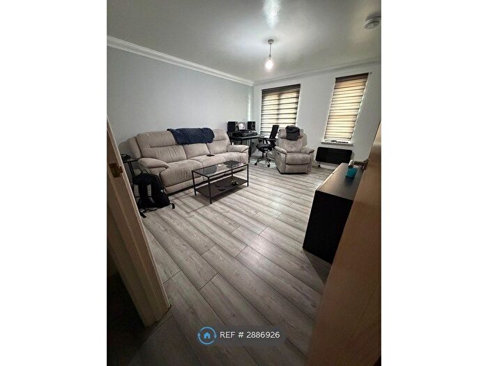 2 Bedroom Flat To Rent In Ashburnham Road, Bedford, MK40
