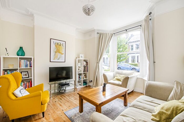 2 Bedroom Flat To Rent In Santos Road, London, SW18