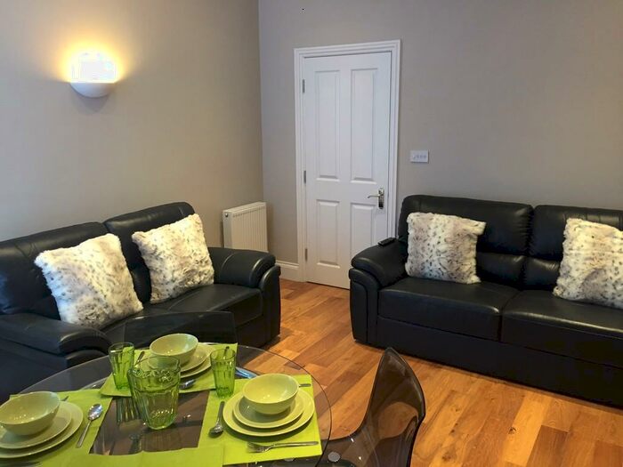 3 Bedroom Ground Flat To Rent In Buston Terrace, NE2