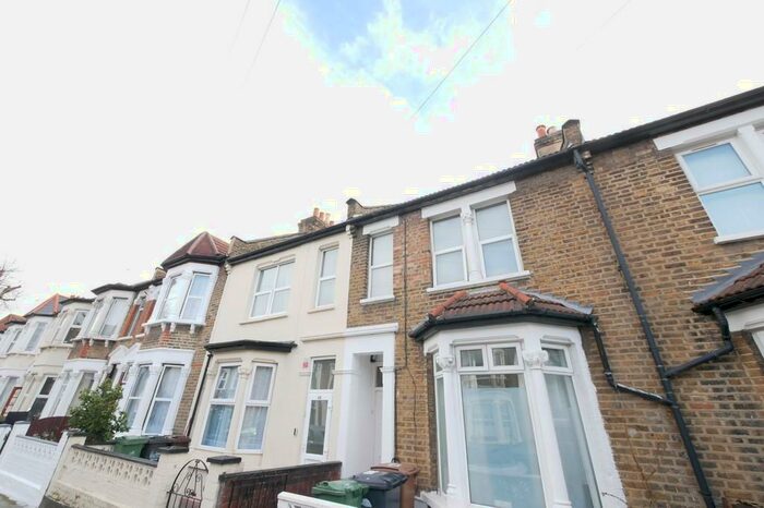 1 Bedroom Apartment To Rent In St Marys Road, Leyton, E10