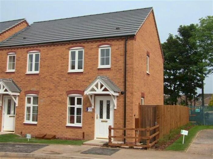 2 Bedroom Town House To Rent In Darwin Crescent, Loughborough, LE11