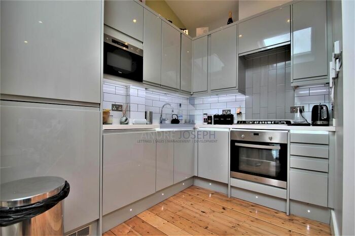 1 Bedroom Flat To Rent In Clapham Road, Clapham North, SW9