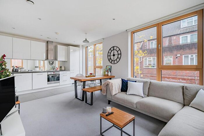 2 Bedroom Flat For Sale In Falcon Road, Battersea, London, SW11