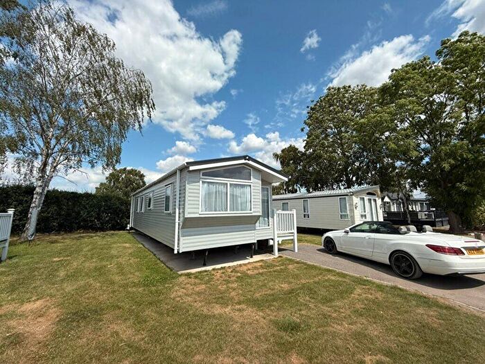 2 Bedroom Caravan For Sale In Church Laneham, Retford, DN22