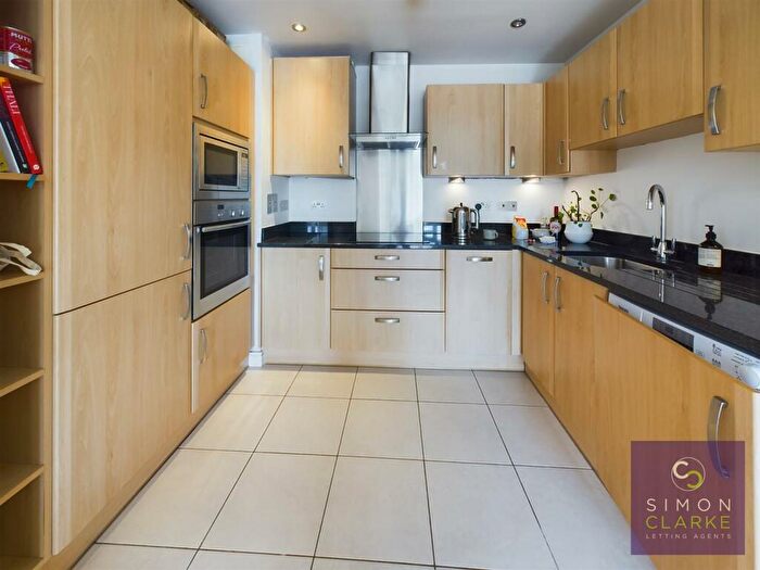 2 Bedroom Apartment To Rent In Holders Hill Road, Mill Hill, NW7
