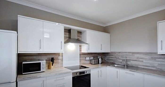 3 Bedroom Flat To Rent In Morgan Place, Stobswell, Dundee, DD4