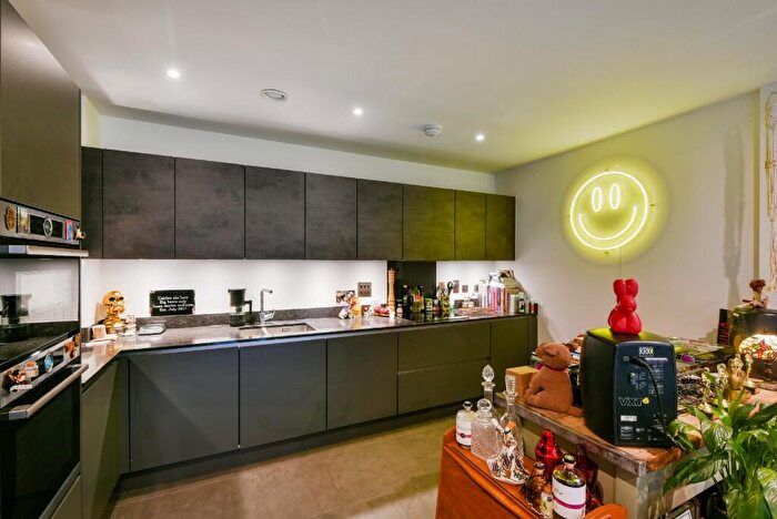 2 Bedroom Flat To Rent In White Post Lane, London, E9