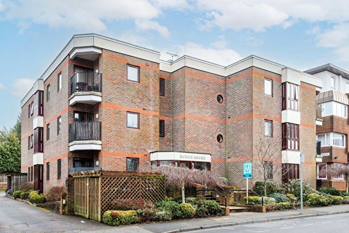 2 Bedroom Flat To Rent In Cantelupe Road, Rudge House Cantelupe Road, RH19