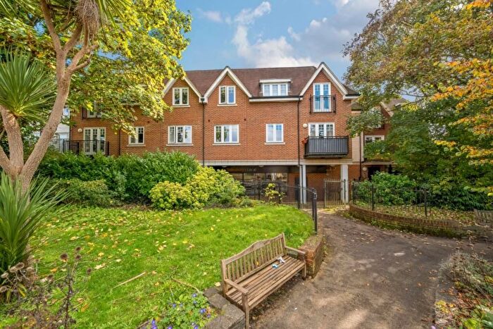 2 Bedroom Flat For Sale In Cheam Road, Epsom, KT17