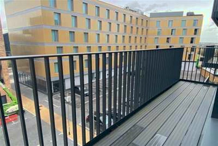 2 Bedroom Flat To Rent In Victoria Point, George Street, TN23