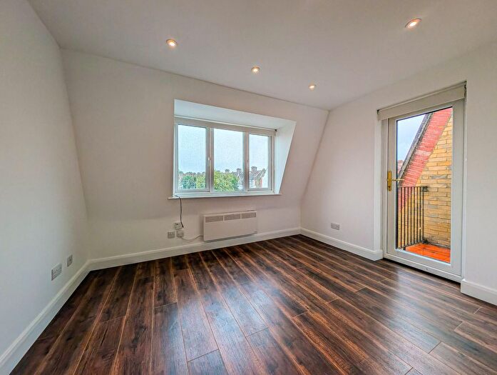1 Bedroom Flat For Sale In Field Court, Wellington Road, London, SW19