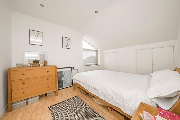1 Bedroom Flat For Sale In Anlaby Road, Teddington, TW11