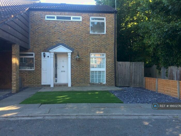 3 Bedroom Semi-Detached House To Rent In Closemead Close, Northwood, HA6
