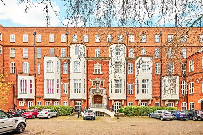 3 Bedroom Apartment To Rent In Cormont Road, London, SE5