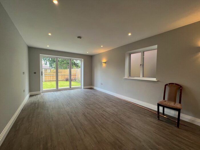 3 Bedroom Flat To Rent In Wood Lane, Isleworth, TW7