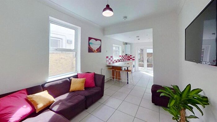 5 Bedroom House To Rent In Hudson Road, Southsea, Hampshire, PO5