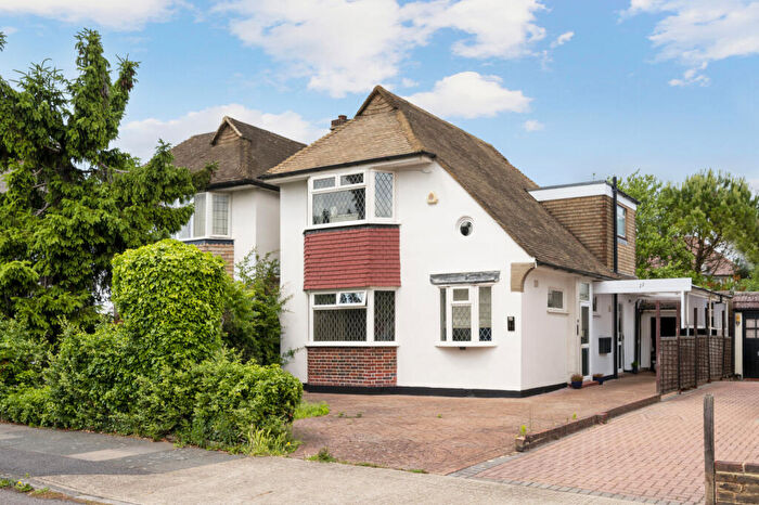 3 Bedroom Link Detached House For Sale In Portland Avenue, New Malden, KT3