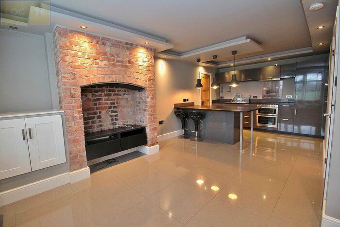 2 Bedroom Flat To Rent In Woodsend Road, Urmston, Manchester, M41