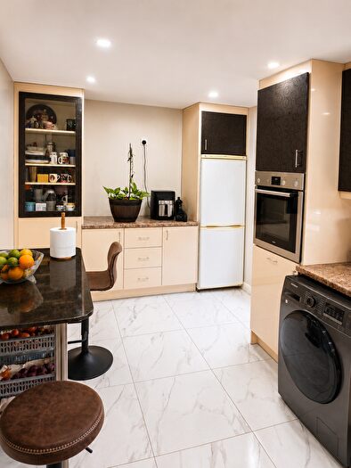 4 Bedroom Terraced House For Sale In Lancaster Road, Southall, UB1