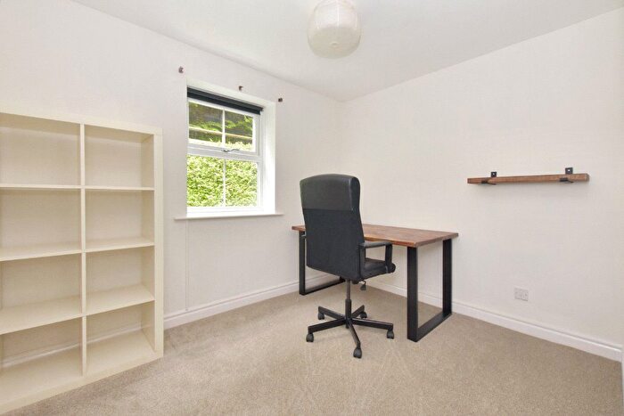 2 Bedroom Flat For Sale In The Cricketers, Leeds, West Yorkshire, LS5