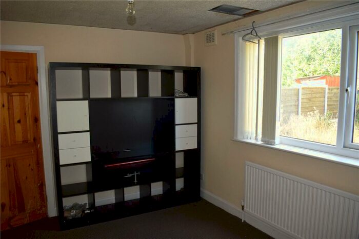 4 Bedroom Semi-Detached House To Rent In Kingswood Road, Manchester, Greater Manchester, M14
