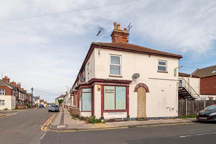 2 Bedroom Flat For Sale In Norwich Road, Lowestoft, NR32