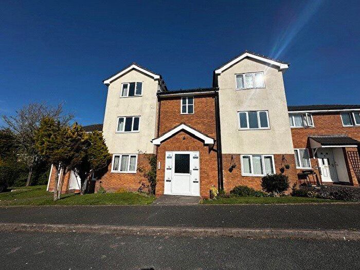 2 Bedroom Flat To Rent In Charlecote Park, Newdale, Telford, Shropshire, TF3